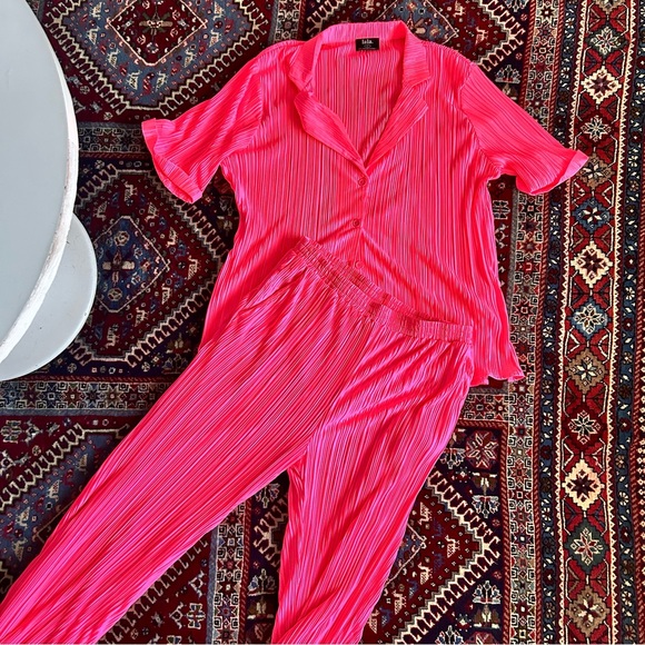 Dressed in Lala the world is yours plisse set in electric pink - Picture 3 of 3